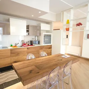  Apartment Luxury 65mq Under The Two Towers