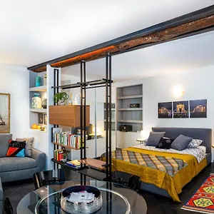 https://cosy-nest-in-the-heart-of-brera.italymilanhotels.net